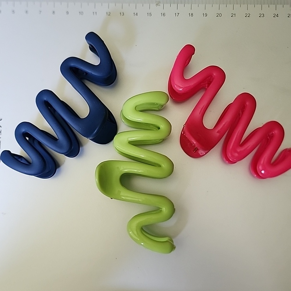 3 HAIR CLAW BUNDLE